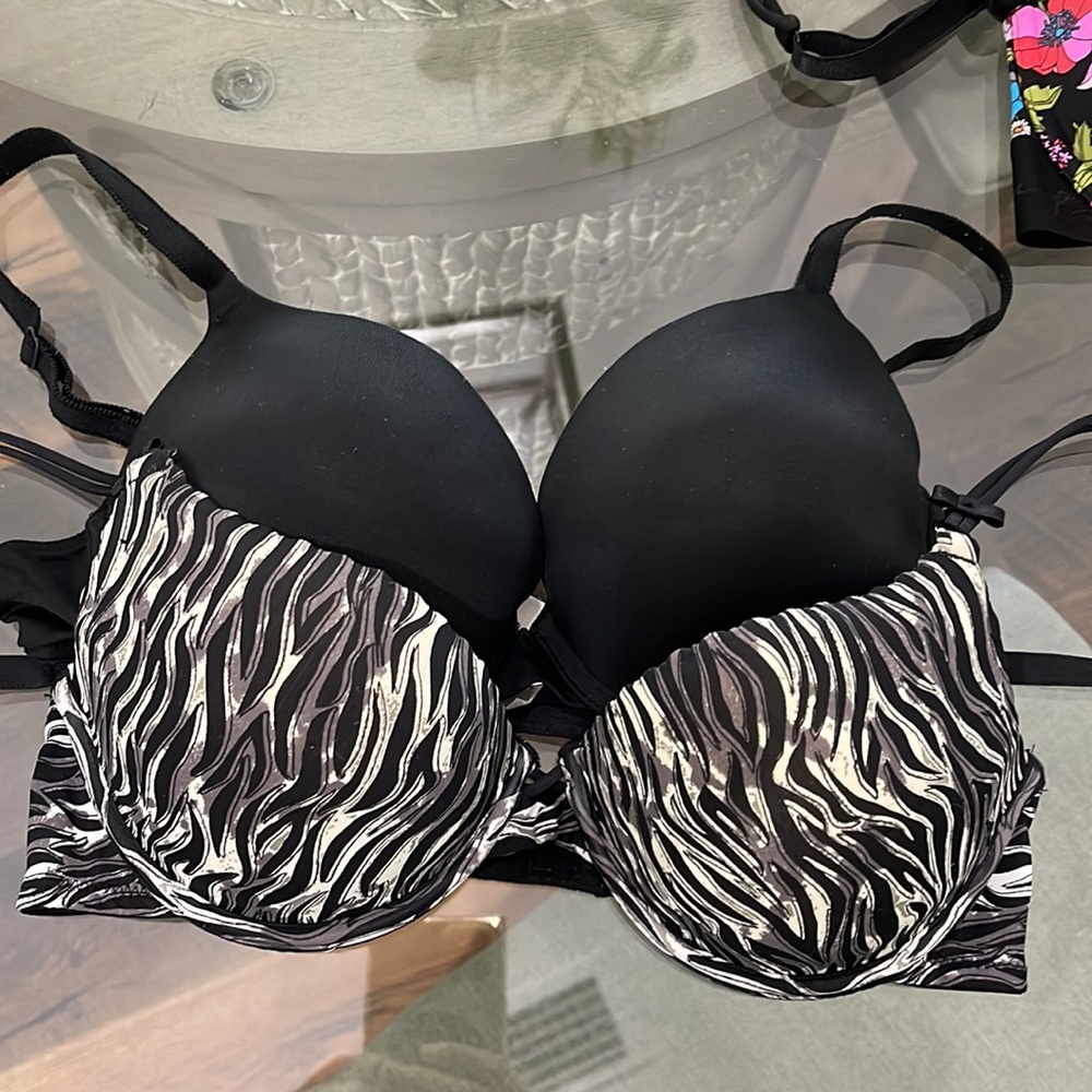 Bra Bundle PINK Victoria Secret and Lily of France